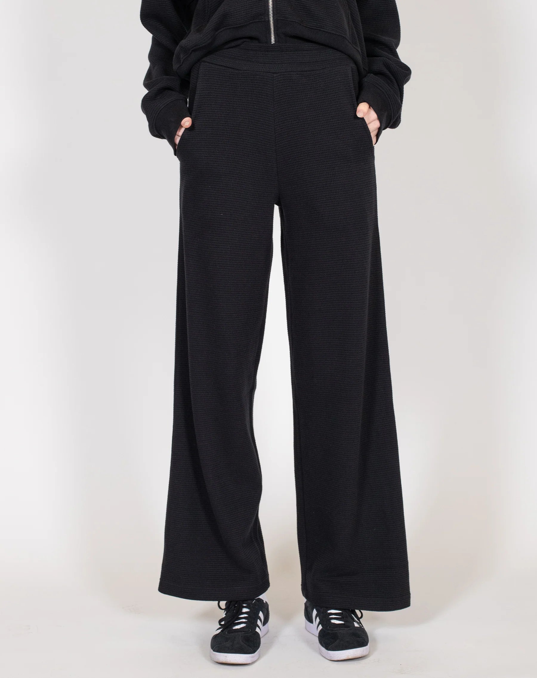 BLACK WAFFLE KNIT LOUNGE PANT PANT BRUNETTE 