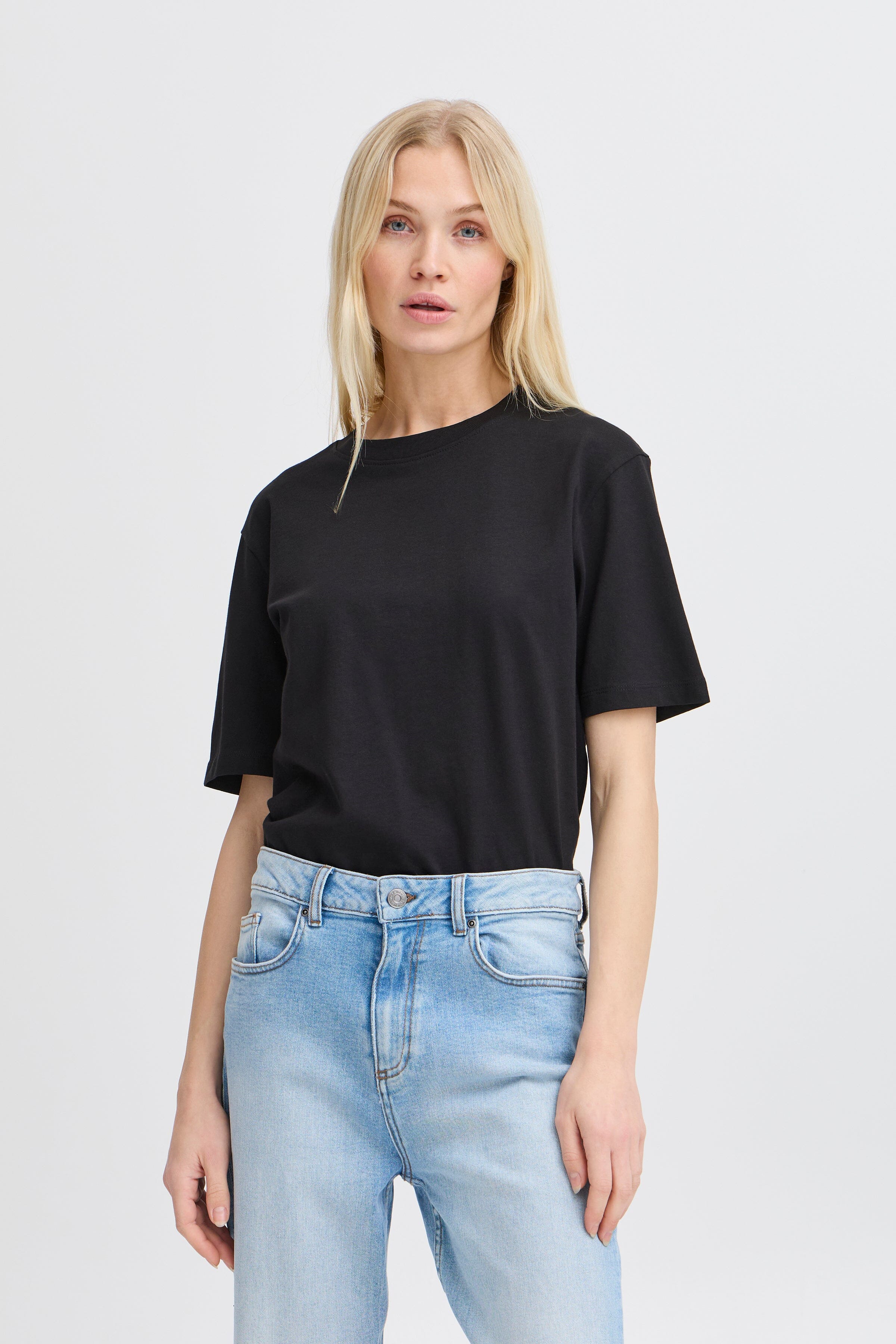 BLACK STRUCTURED TEE Top B YOUNG 