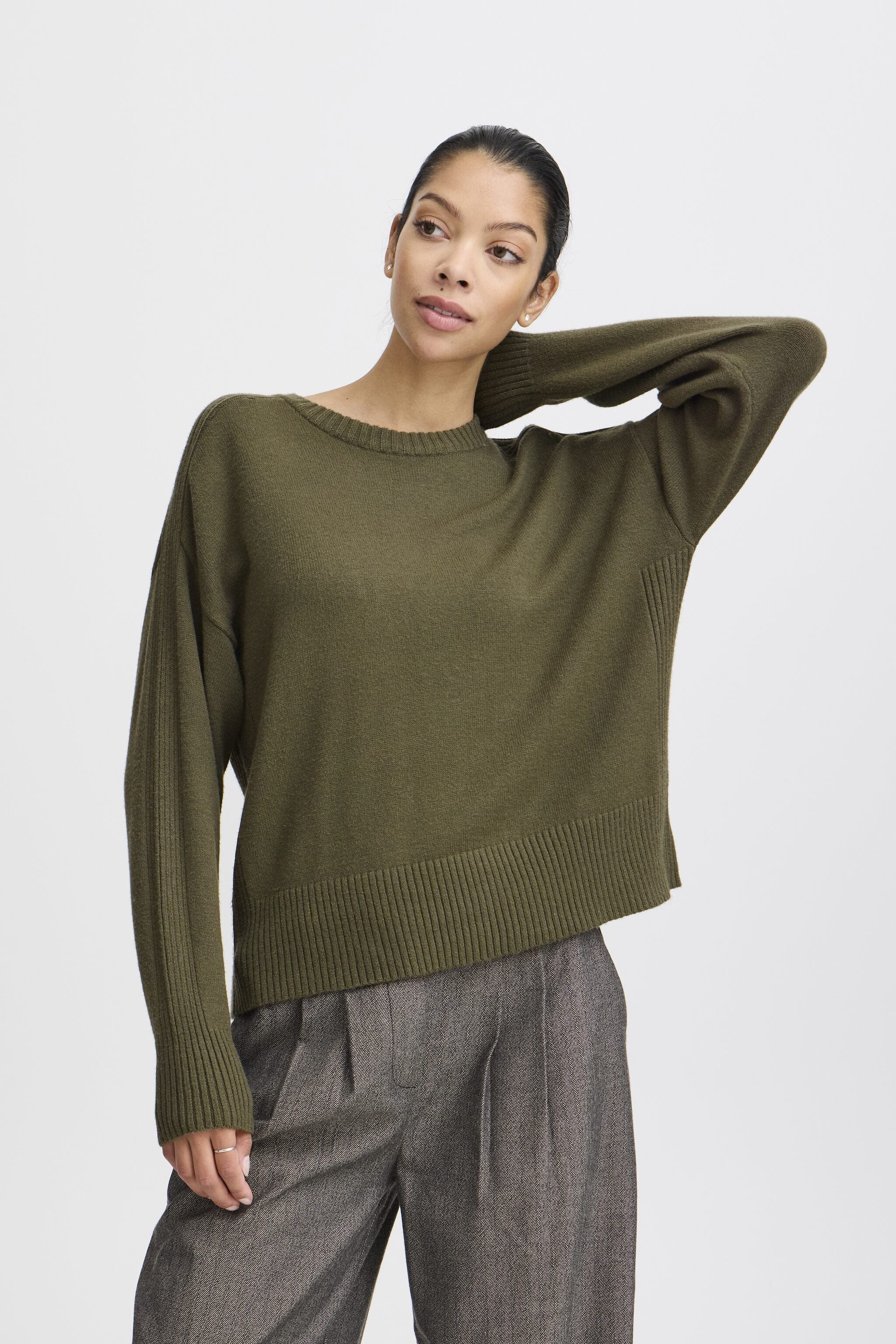 OLIVE OVERSIZED CREWNECK SWEATER Sweater B YOUNG 