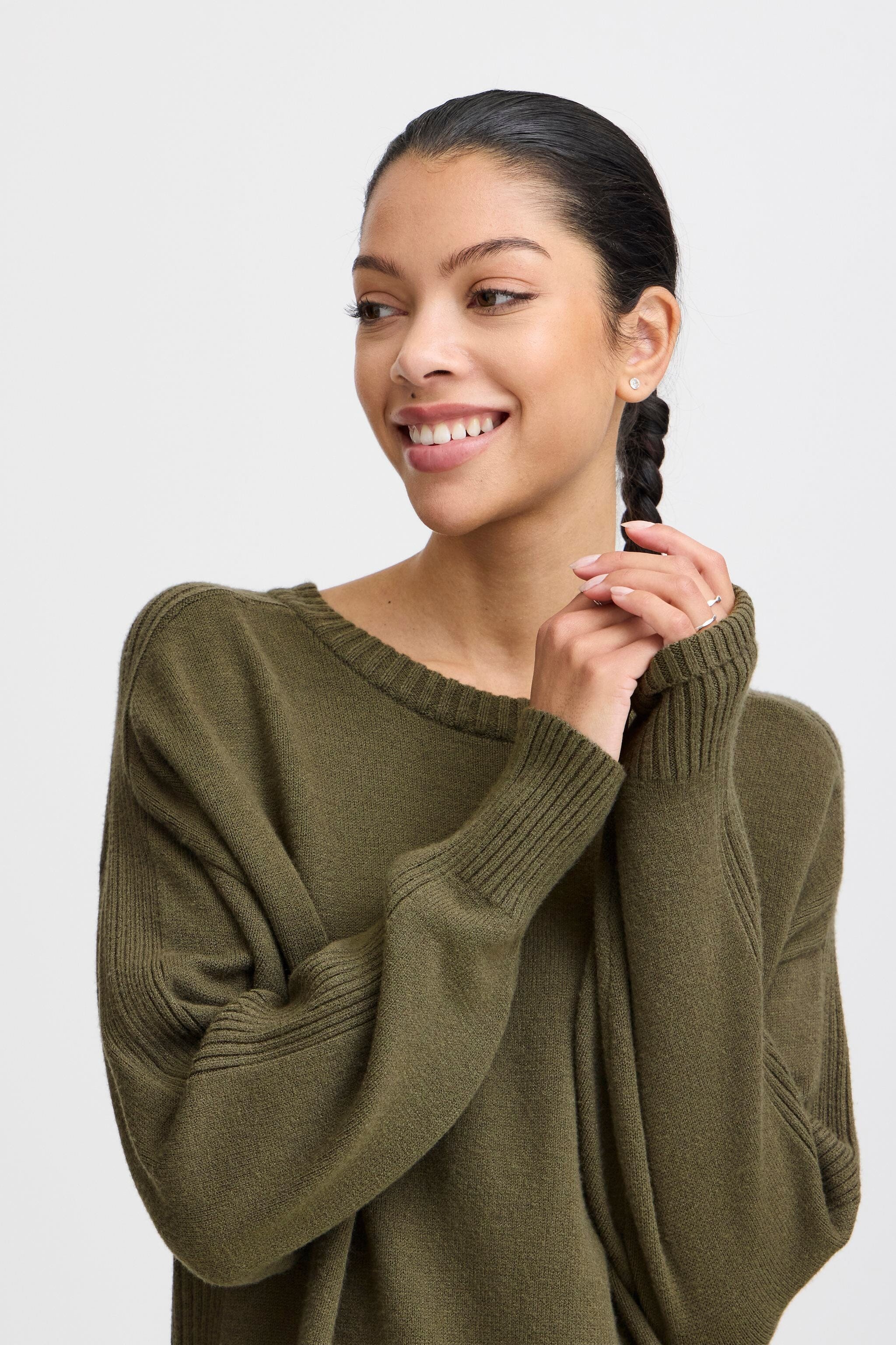 OLIVE OVERSIZED CREWNECK SWEATER Sweater B YOUNG 