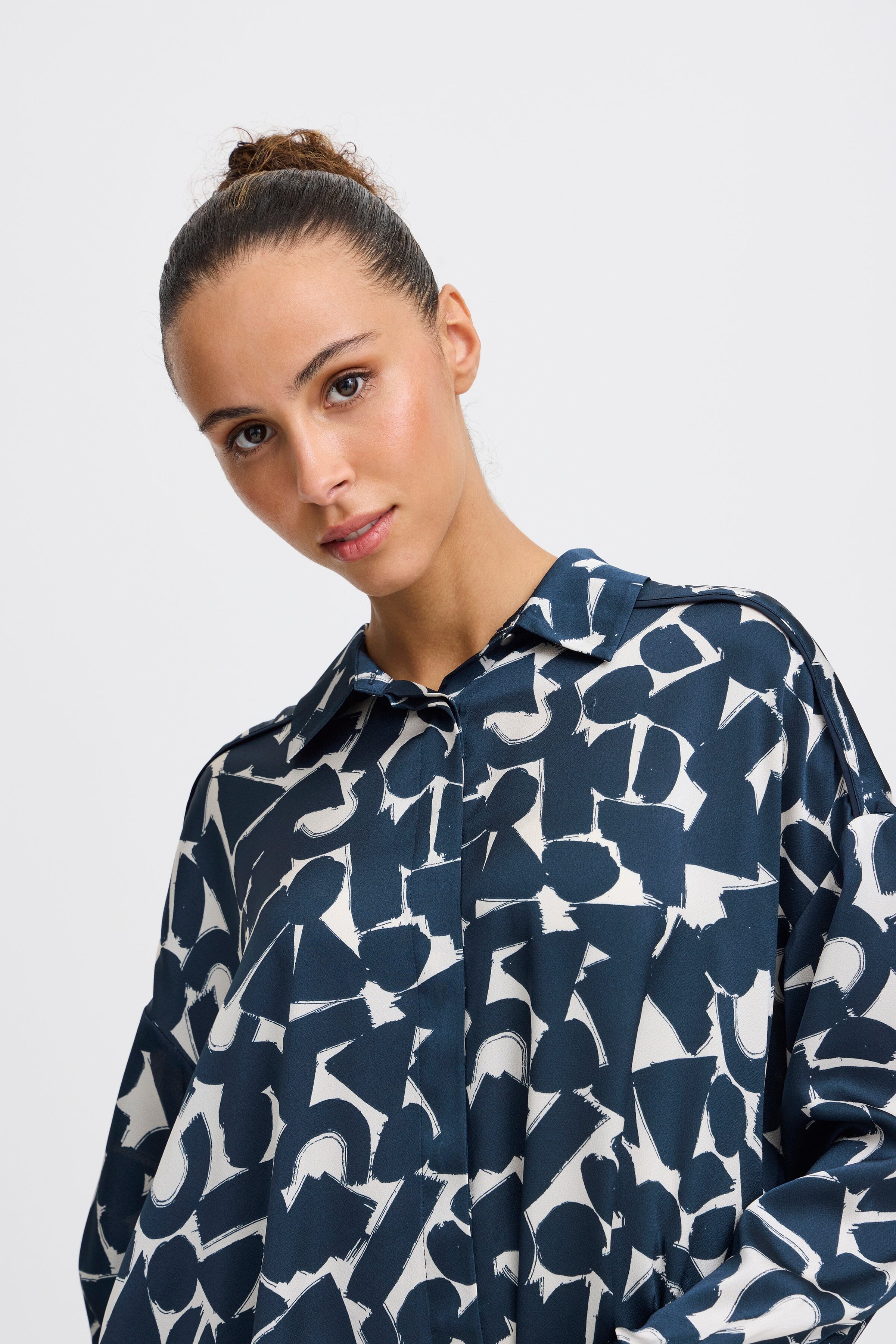 NAVY ABSTRACT PRINT BLOUSE Top ICHI 